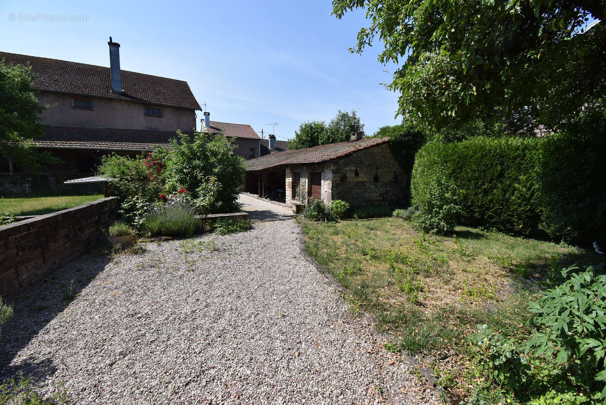 Appartement à SAINT-LOUP-SUR-SEMOUSE