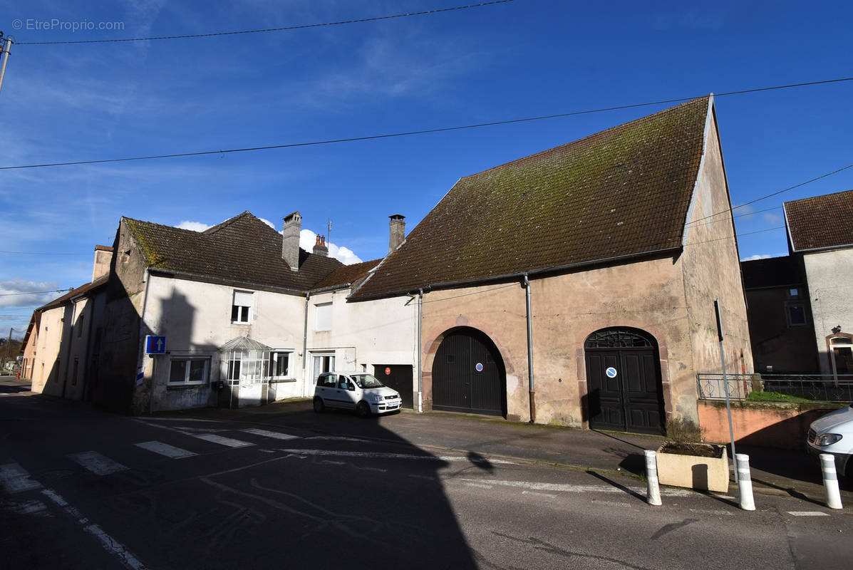 Maison à CONFLANS-SUR-LANTERNE