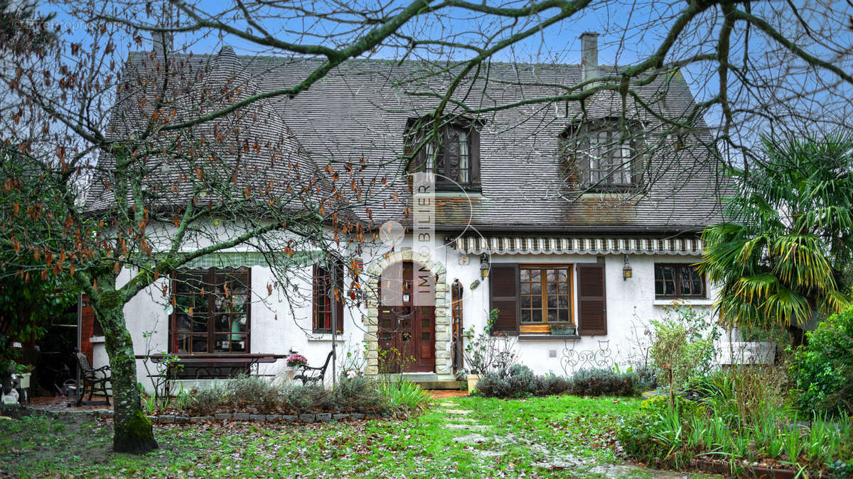 Maison à FONTAINEBLEAU