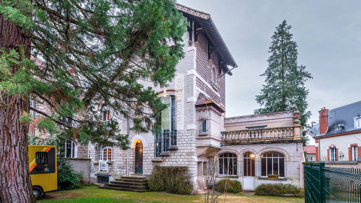 Maison à FONTAINEBLEAU