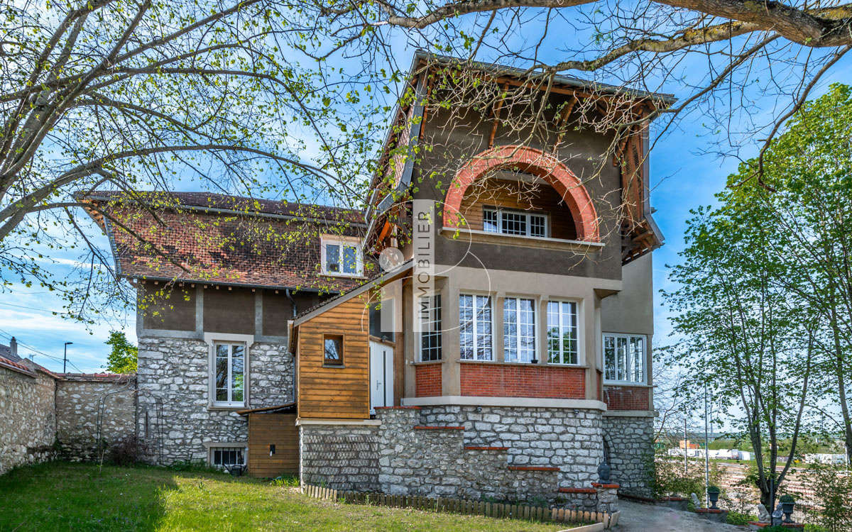 Maison à VENEUX-LES-SABLONS