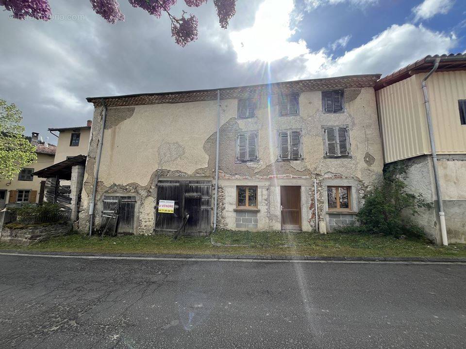 Maison à BEURIERES