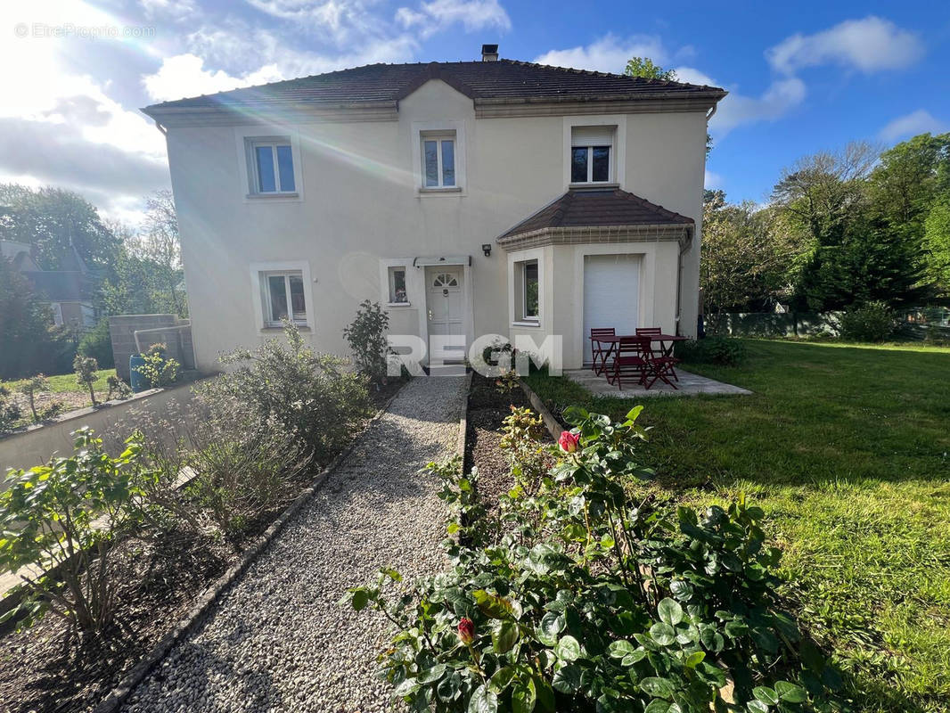 Maison à CERNY