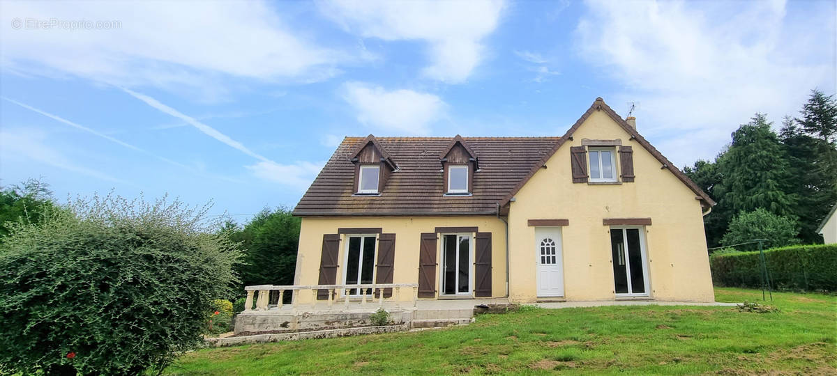 Maison à FEUGERES