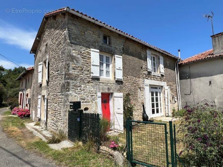 Maison à CHAMPAGNE-MOUTON