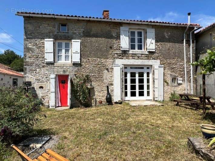 Maison à CHAMPAGNE-MOUTON