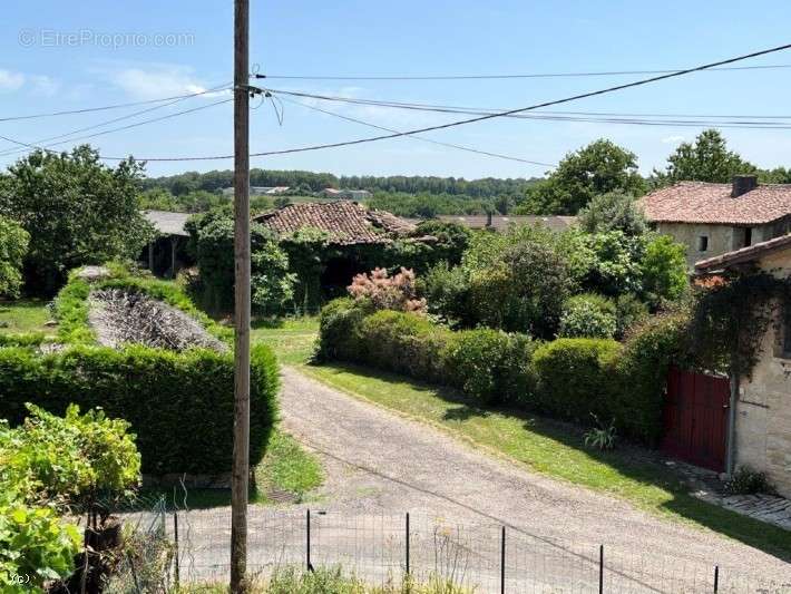 Maison à CHAMPAGNE-MOUTON