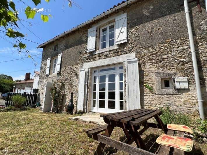 Maison à CHAMPAGNE-MOUTON