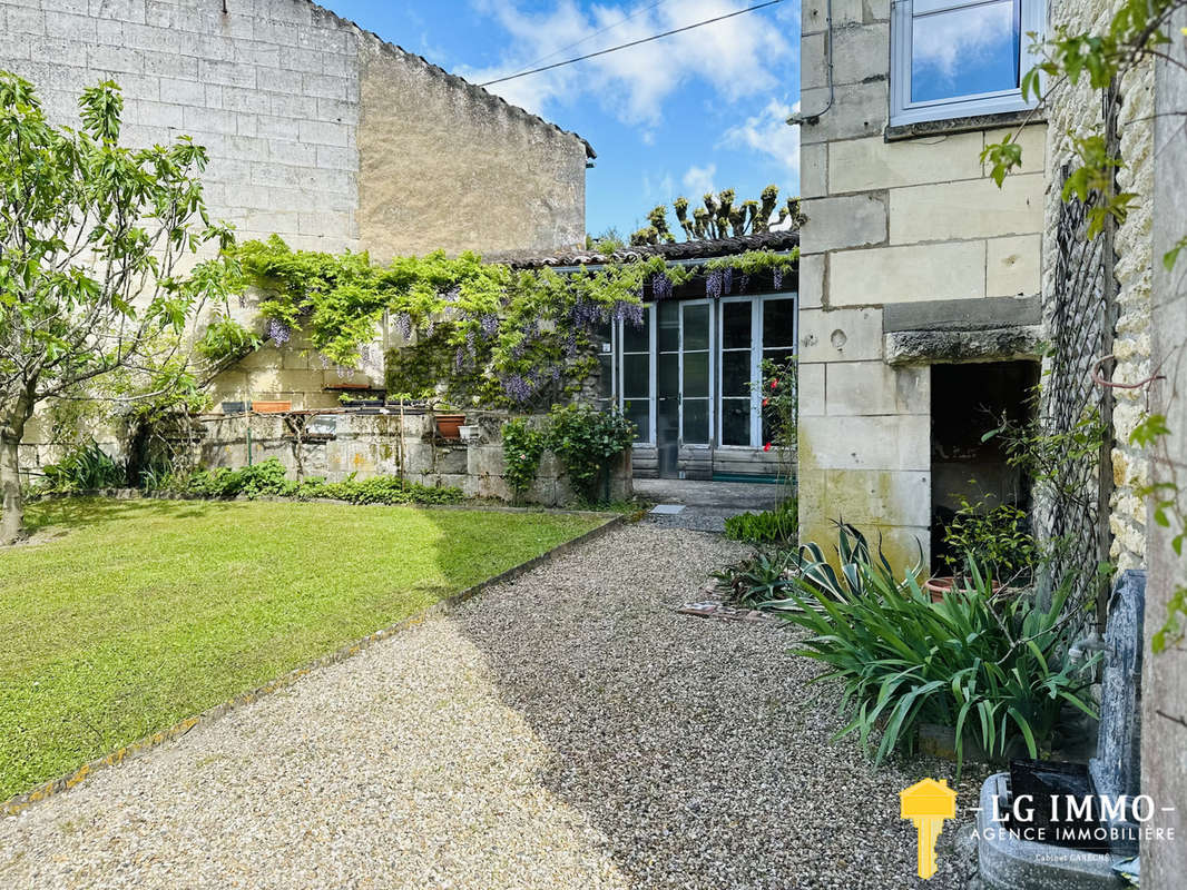 Maison à MORTAGNE-SUR-GIRONDE