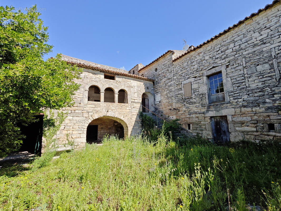 Maison à BARJAC