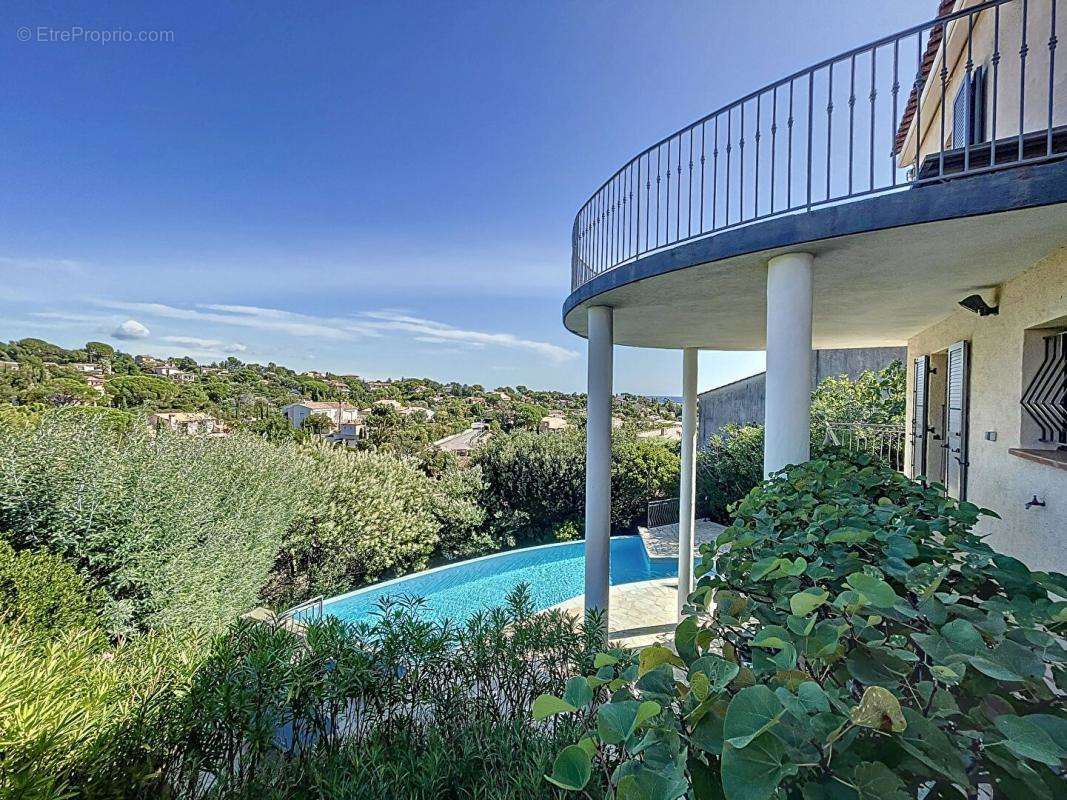 Maison à ROQUEBRUNE-SUR-ARGENS