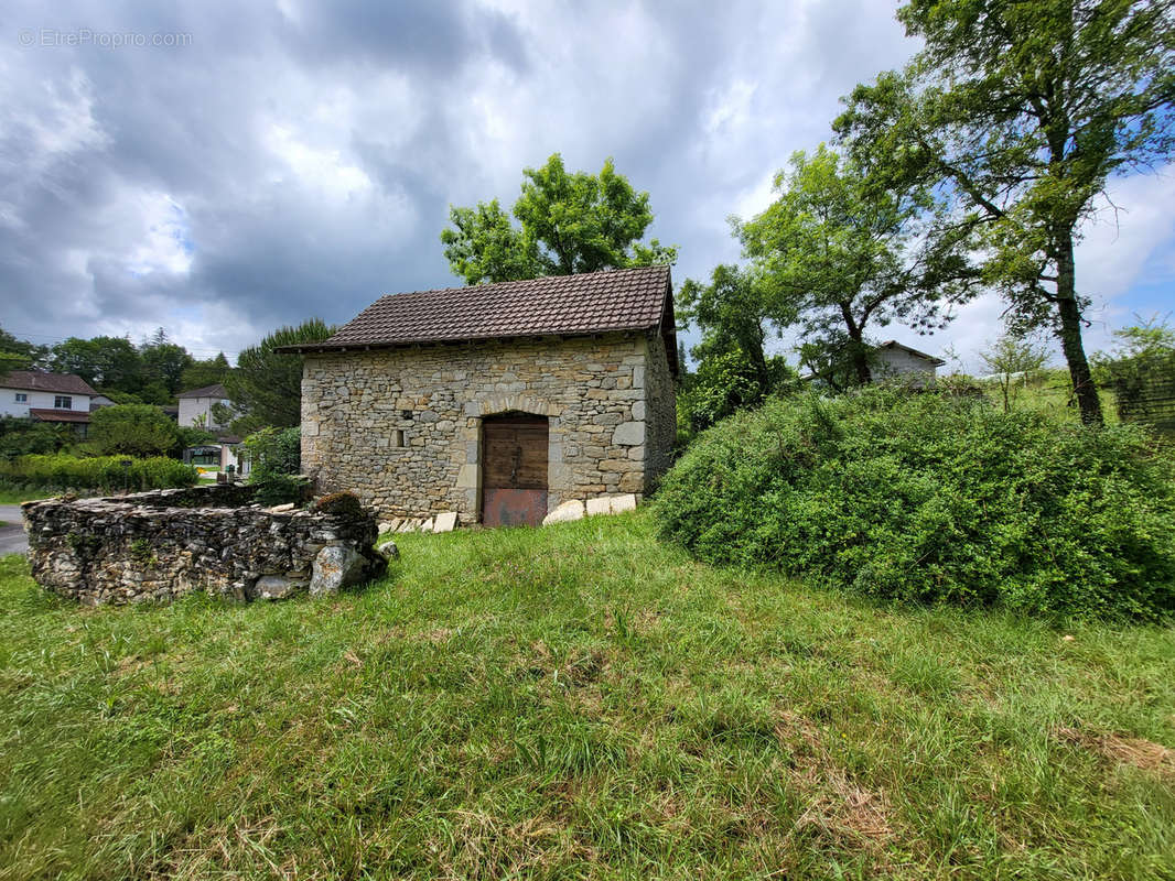 Terrain à LISSAC-ET-MOURET