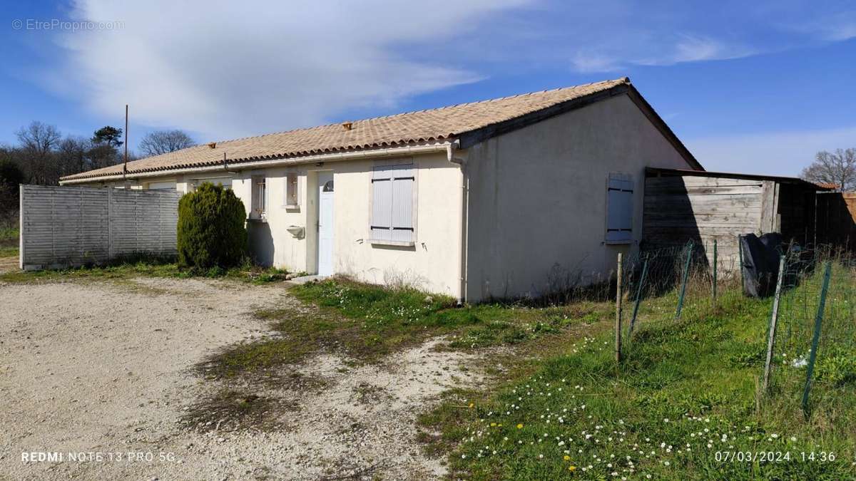 Maison à MONTENDRE