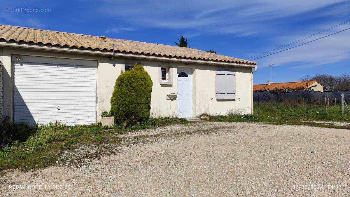 Maison à MONTENDRE