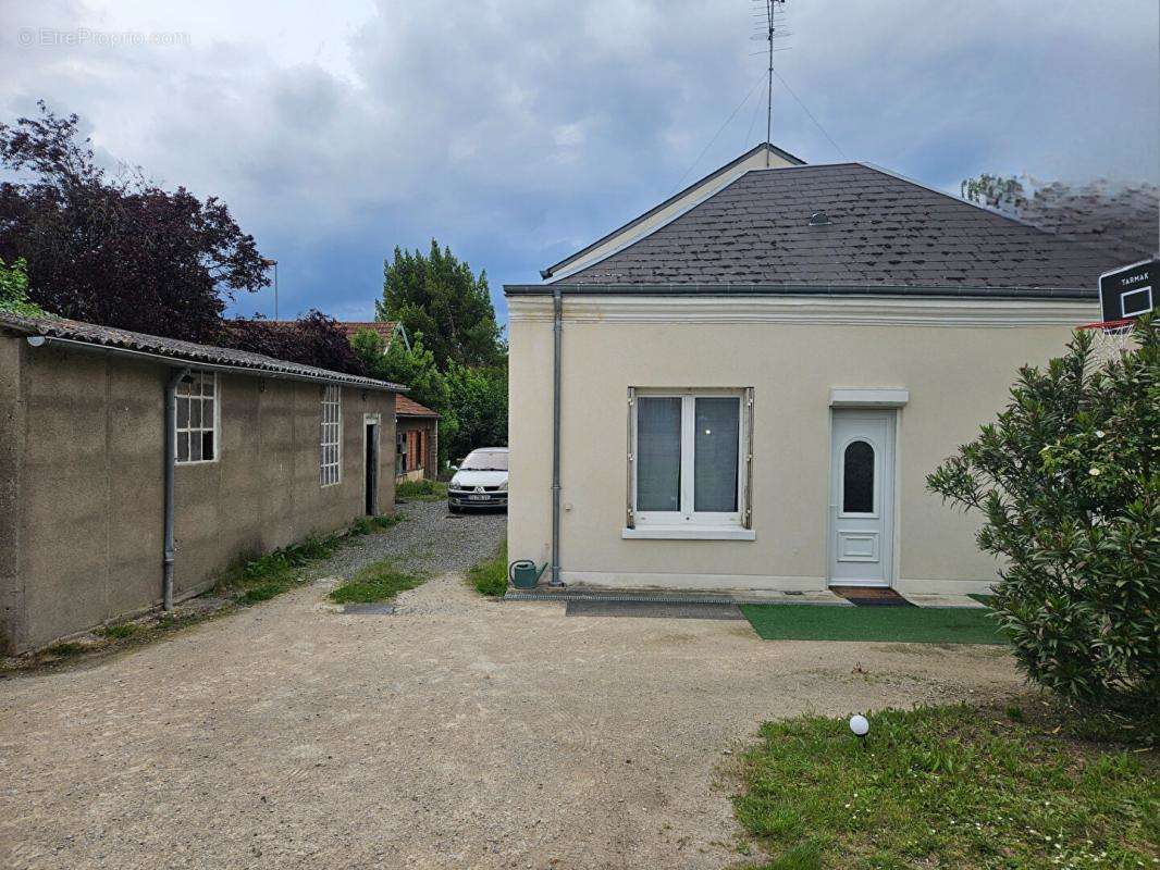 Maison à SAINT-JEAN-DE-LA-RUELLE