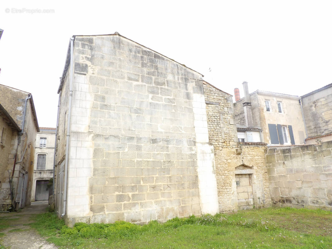 Maison à SAINT-SAVINIEN