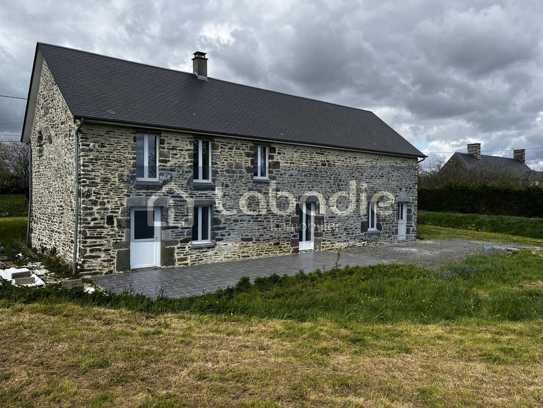 Maison à MONTAIGU-LES-BOIS