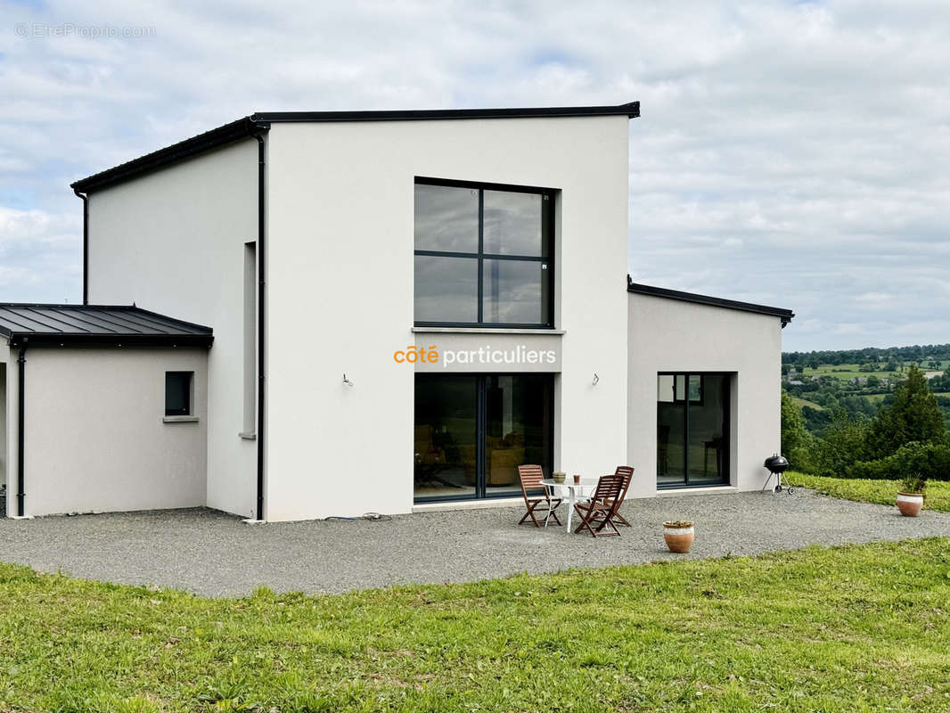 Maison à TESSY-SUR-VIRE