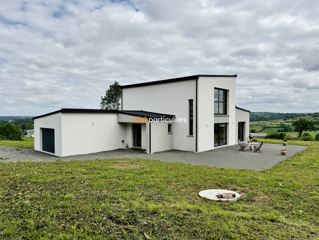 Maison à TESSY-SUR-VIRE