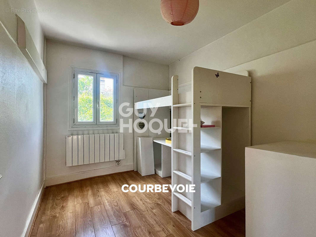 Appartement à COURBEVOIE