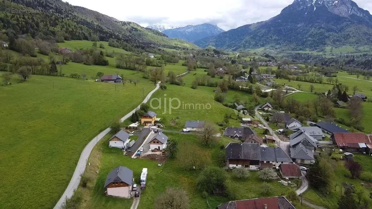 Terrain à LA MOTTE-EN-BAUGES