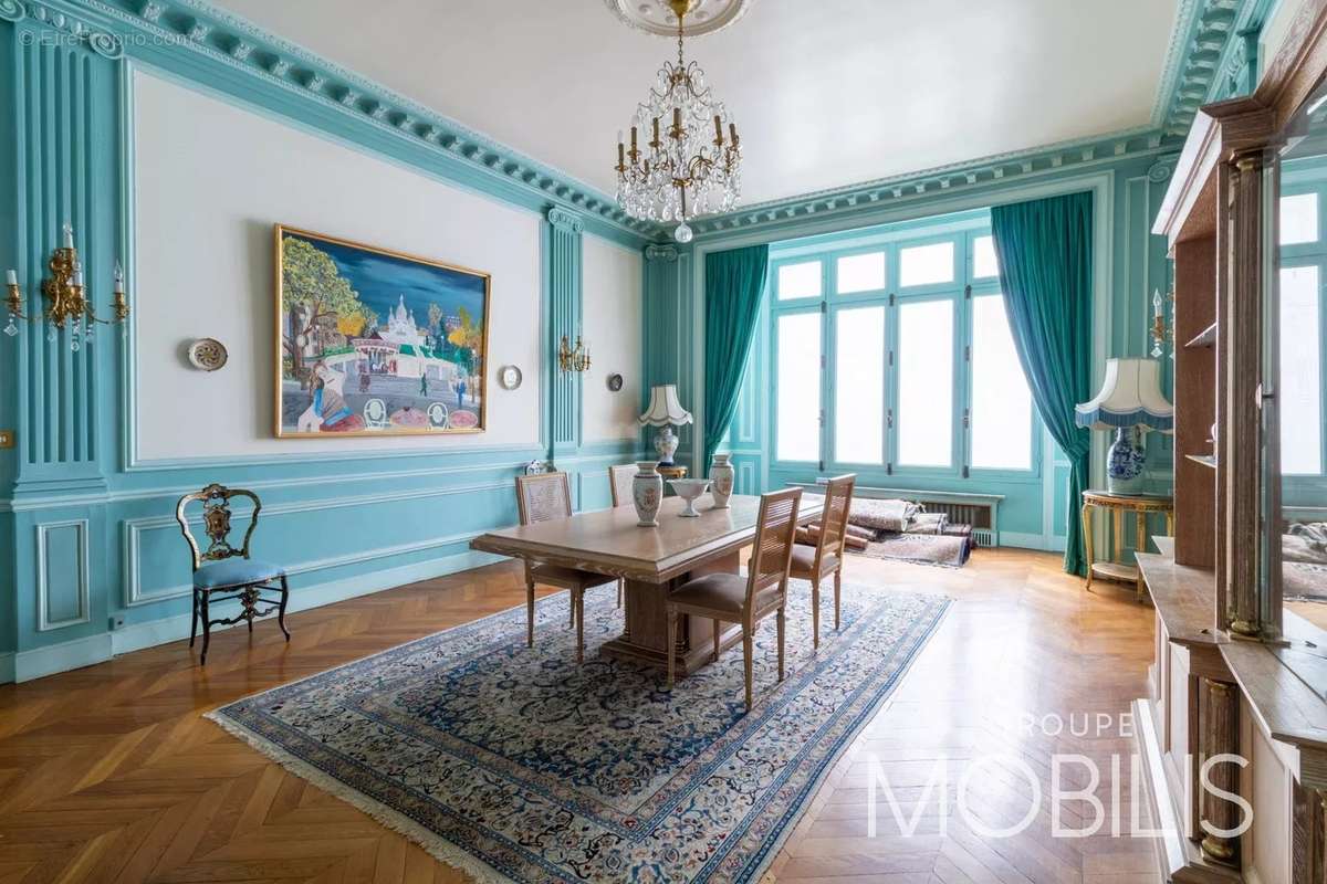 Appartement à PARIS-16E