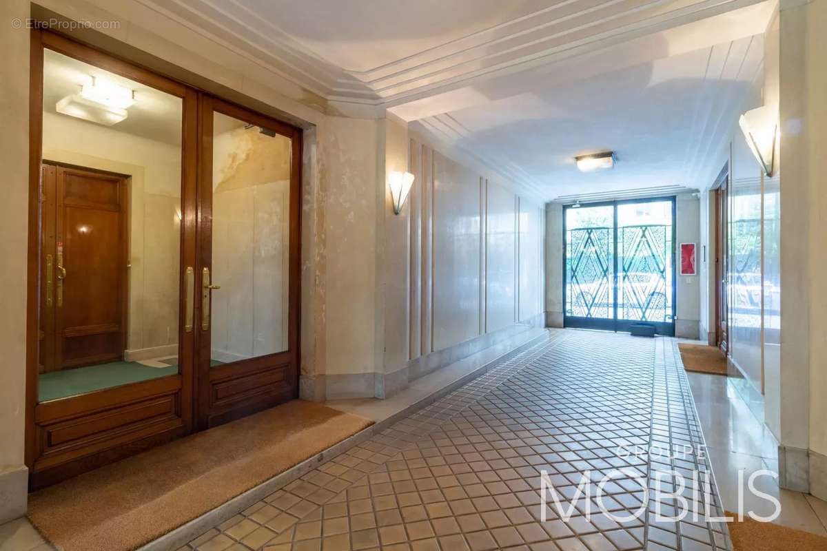 Appartement à PARIS-16E