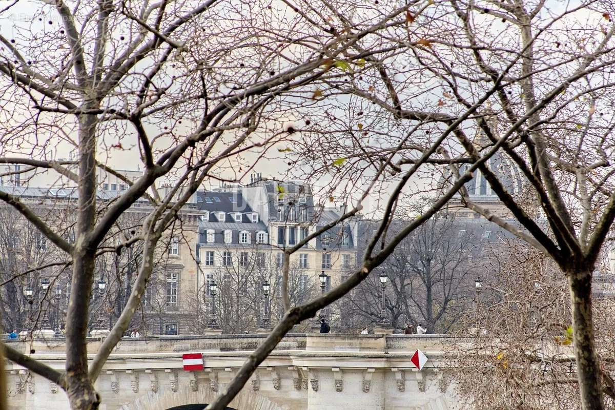 Appartement à PARIS-1E