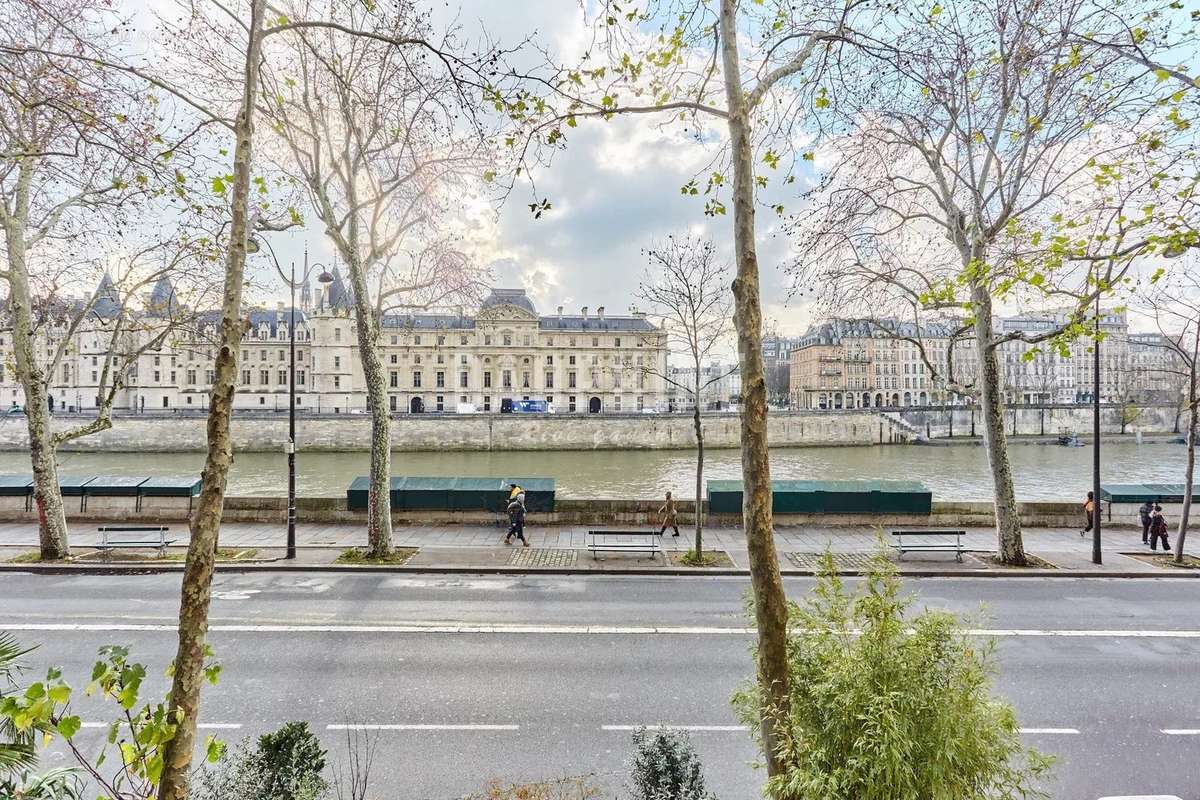 Appartement à PARIS-1E