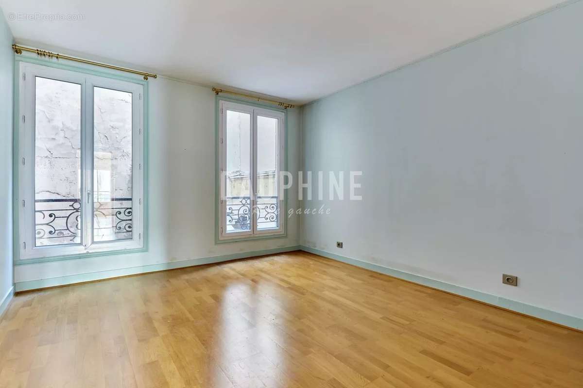 Appartement à PARIS-1E