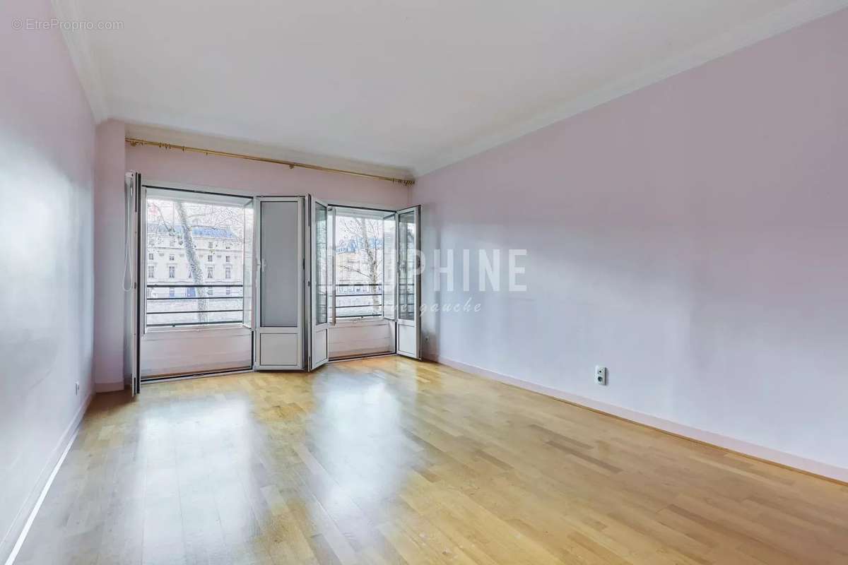 Appartement à PARIS-1E