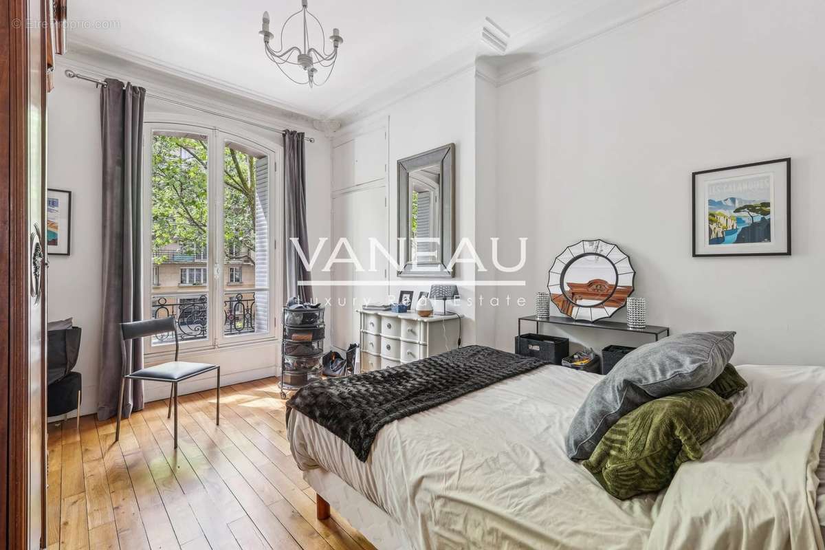 Appartement à PARIS-14E