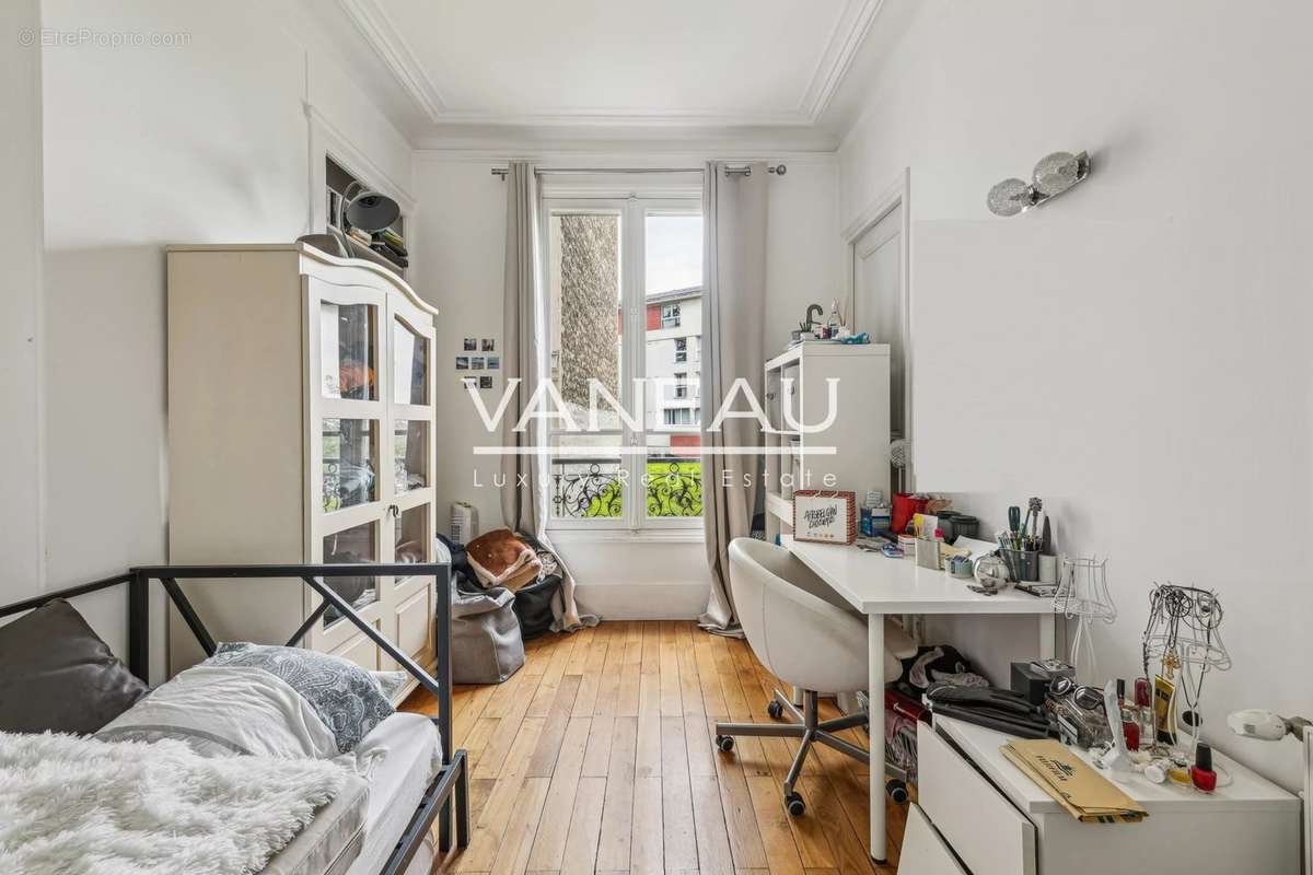 Appartement à PARIS-14E