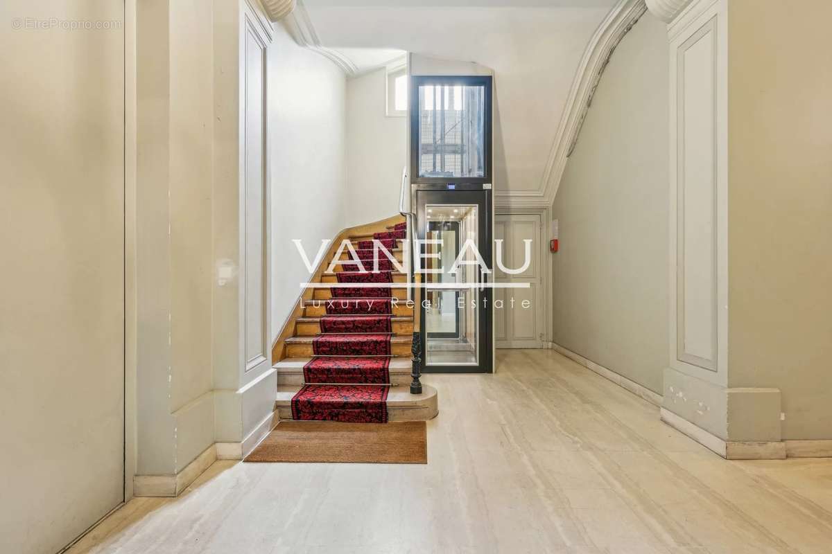 Appartement à PARIS-14E