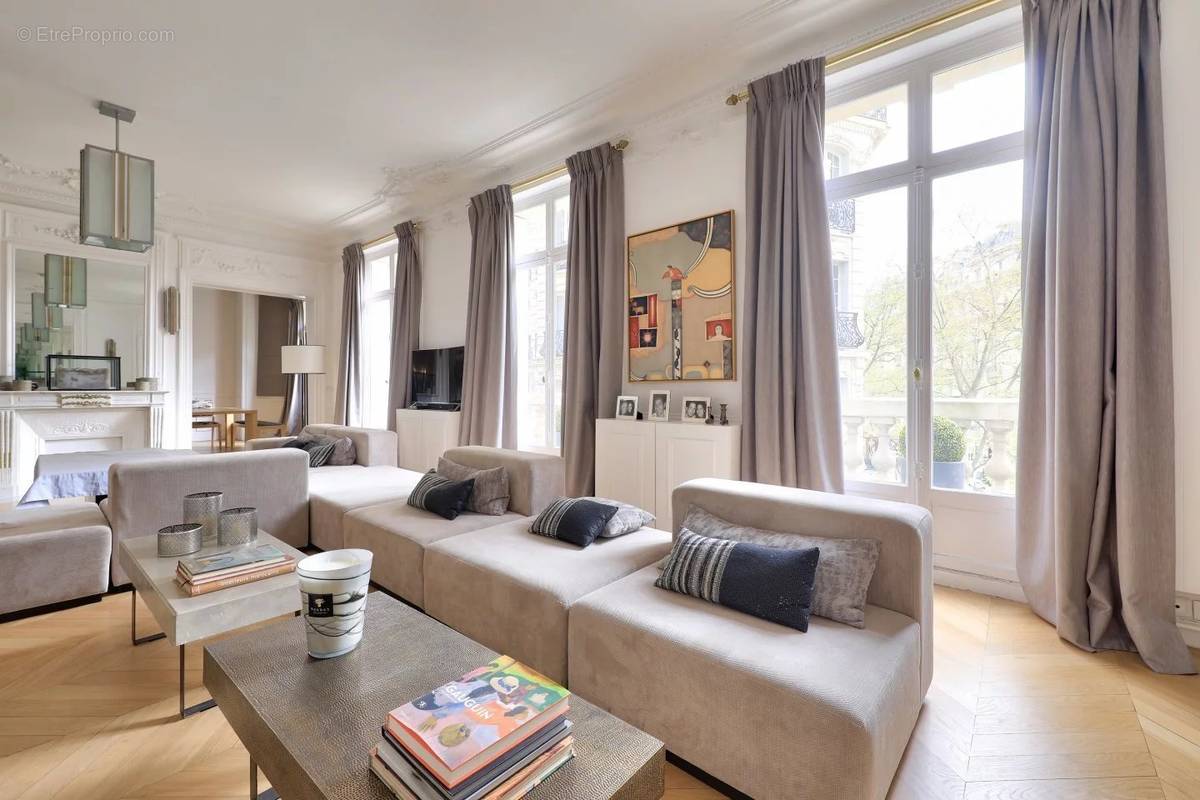 Appartement à PARIS-17E