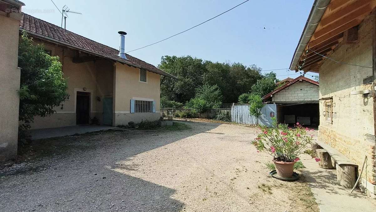 Maison à LESCHEROUX