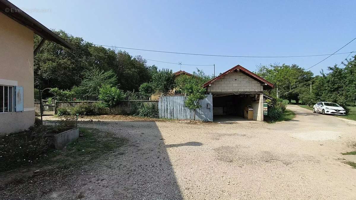 Maison à LESCHEROUX