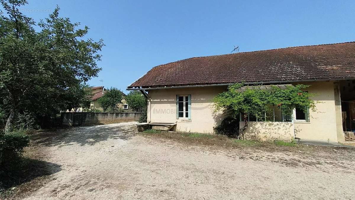 Maison à LESCHEROUX