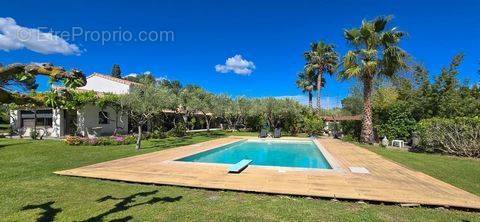 Maison à ROQUEBRUNE-SUR-ARGENS