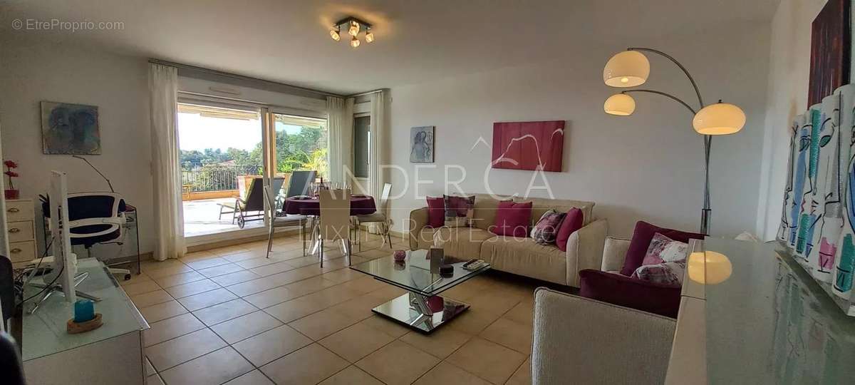 Appartement à MANDELIEU-LA-NAPOULE