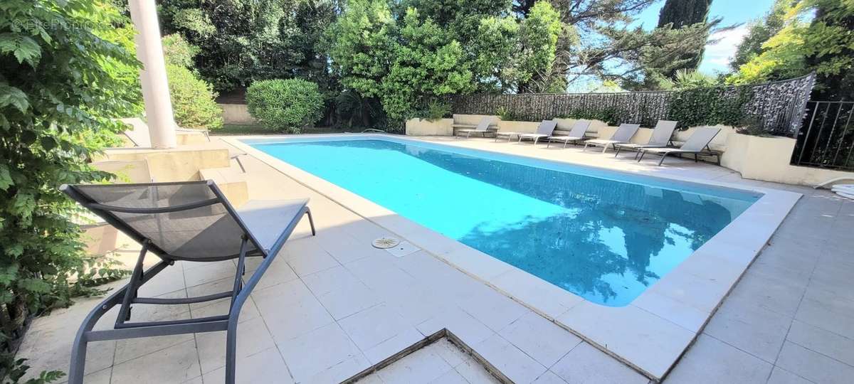 Appartement à MOUGINS