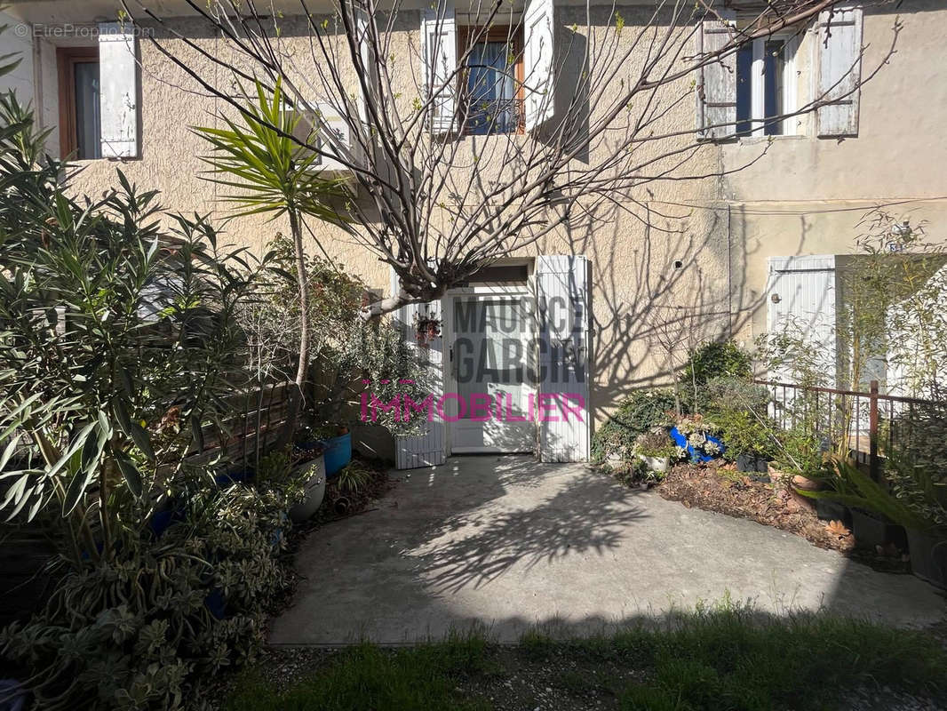 Immeuble de rapport à Rognonas  - Appartement à ROGNONAS