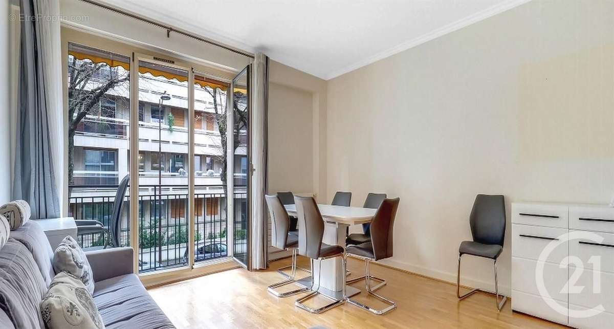 Appartement à NEUILLY-SUR-SEINE