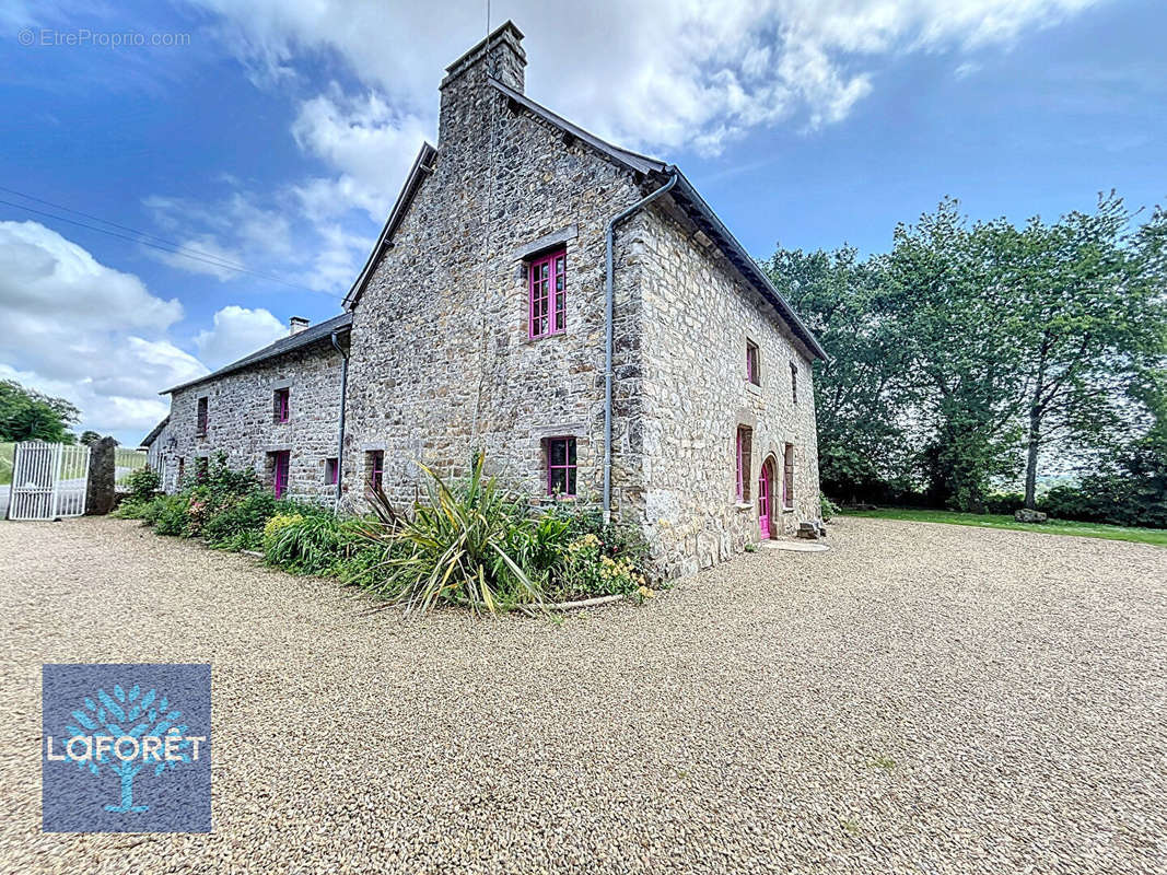 Maison à COMBOURTILLE