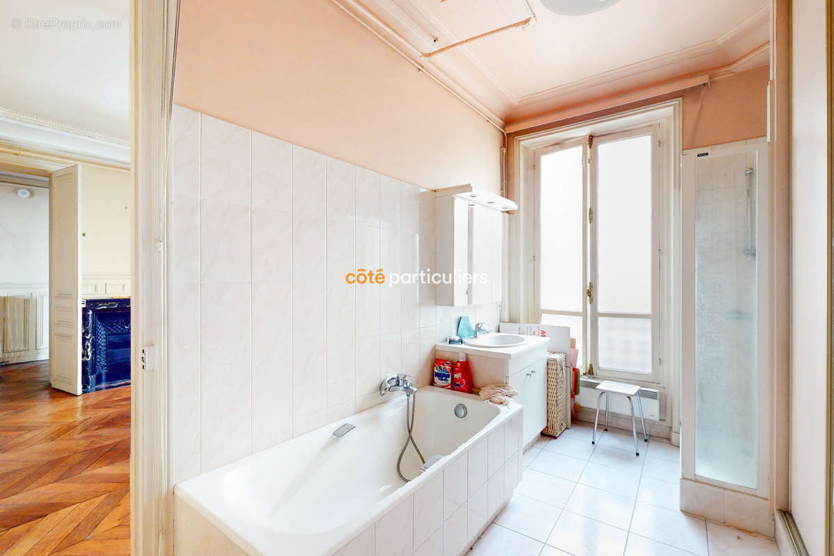 Appartement à PARIS-8E