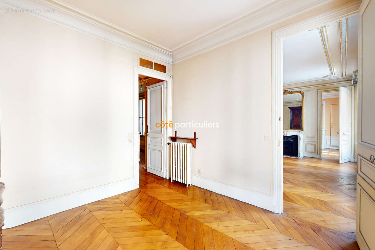 Appartement à PARIS-8E