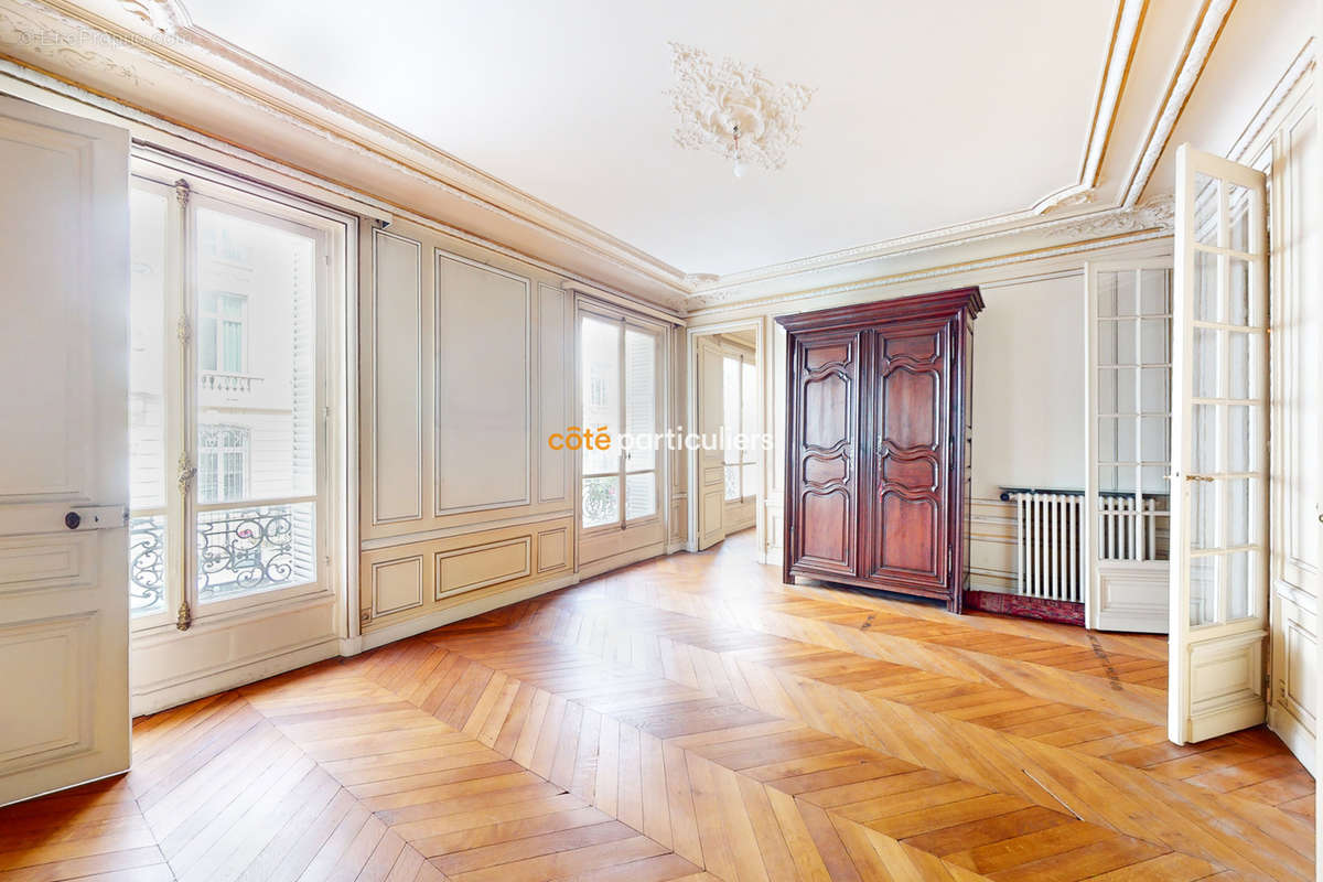 Appartement à PARIS-8E