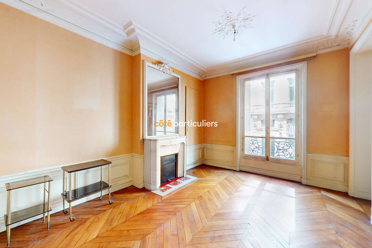 Appartement à PARIS-8E