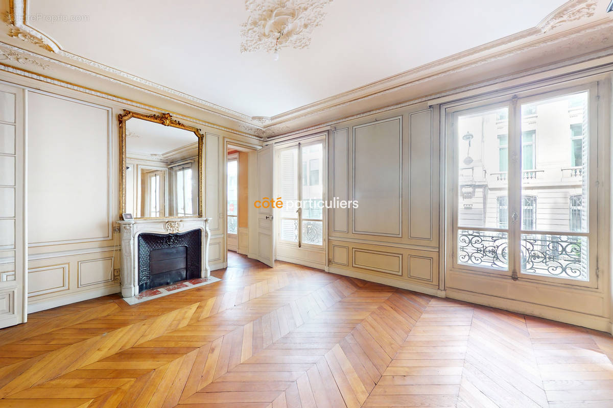 Appartement à PARIS-8E