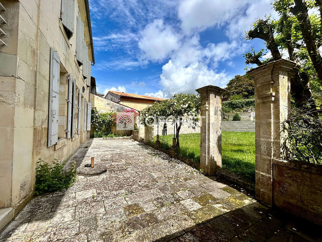 Maison à SAINT-SAVINIEN